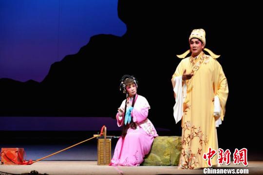 粤剧《搜书院》在海南省歌舞剧院精彩上演。　张茜翼 摄